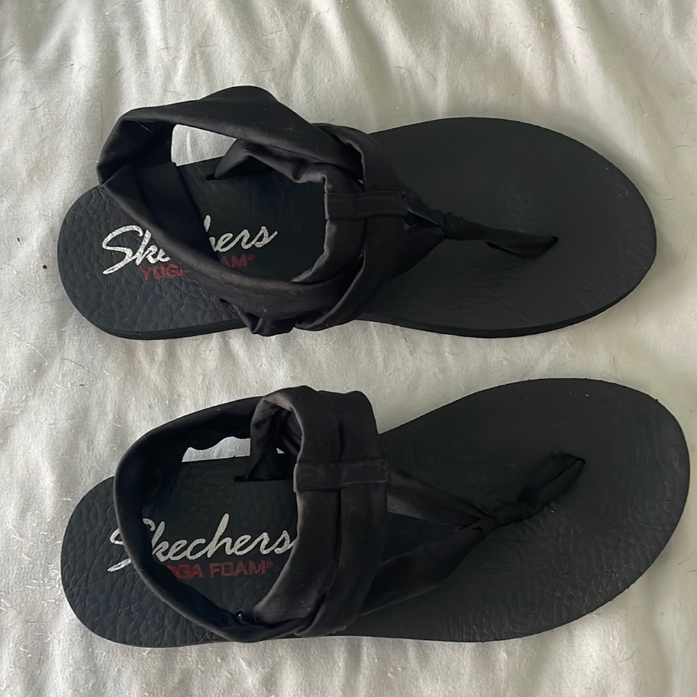 Sketchers yoga goal sandals
